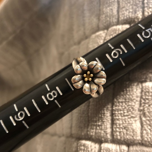 James Avery April Flower Retired ring - Picture 4 of 7